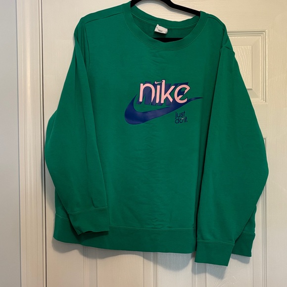 Nike Women’s Sportswear Club Fleece Graphic Sweatshirt Green | Size 3X - Picture 1 of 5